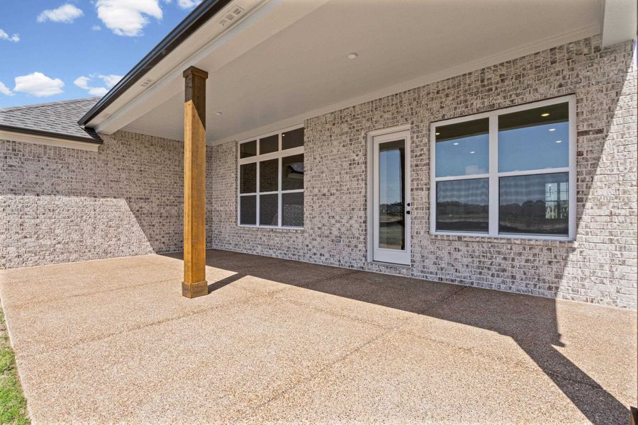 Exterior details and patio area of a home in White Oak, Arlington (Image 3).