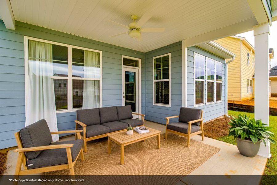 Exterior details and patio area of a home in Palmetto Shores, Chapin (Image 3).