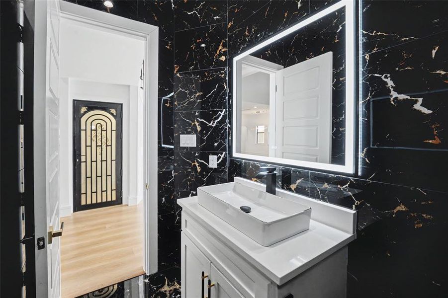 Furnished interior view inside a new home in , Colleyville (Image 8).