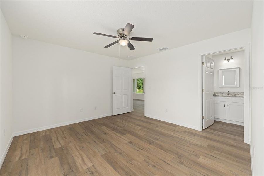 Spacious, unfurnished interior of a new home in , Dunnellon (Image 22).