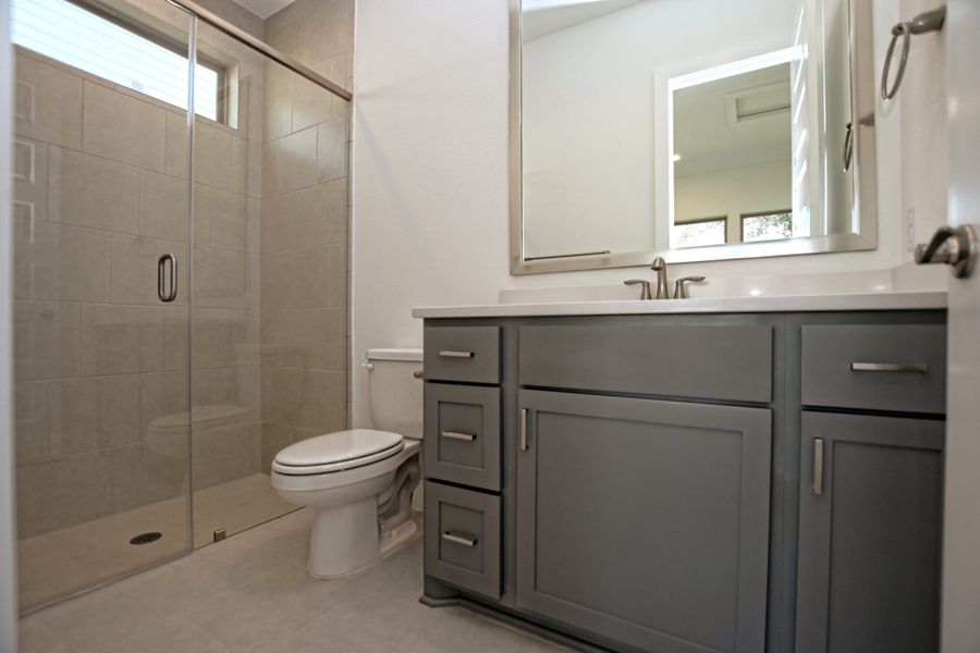 Representative furnished interior of a home built from the Topaz II by Giddens Homes in Riverstone, Georgetown (Image 93).