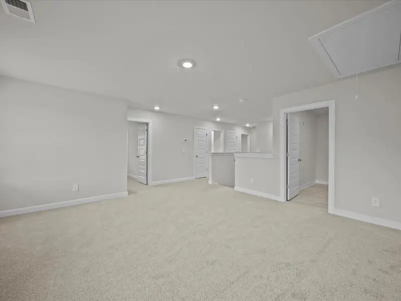 Spacious, unfurnished interior of a new home in Wexford Park, Fountain Inn (Image 14).
