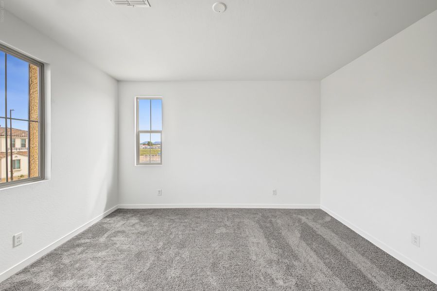 Spacious, unfurnished interior of a new home in Bella Storia, Gilbert (Image 9).