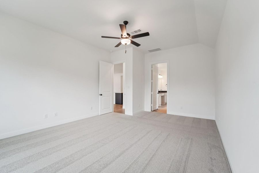 Spacious, unfurnished interior of a new home in Evergreen 55', Conroe (Image 35).