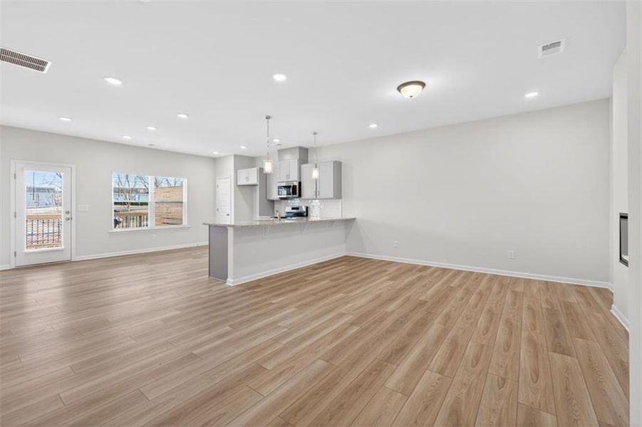 Spacious, unfurnished interior of a new home in Franklin Manor, Lawrenceville (Image 30).