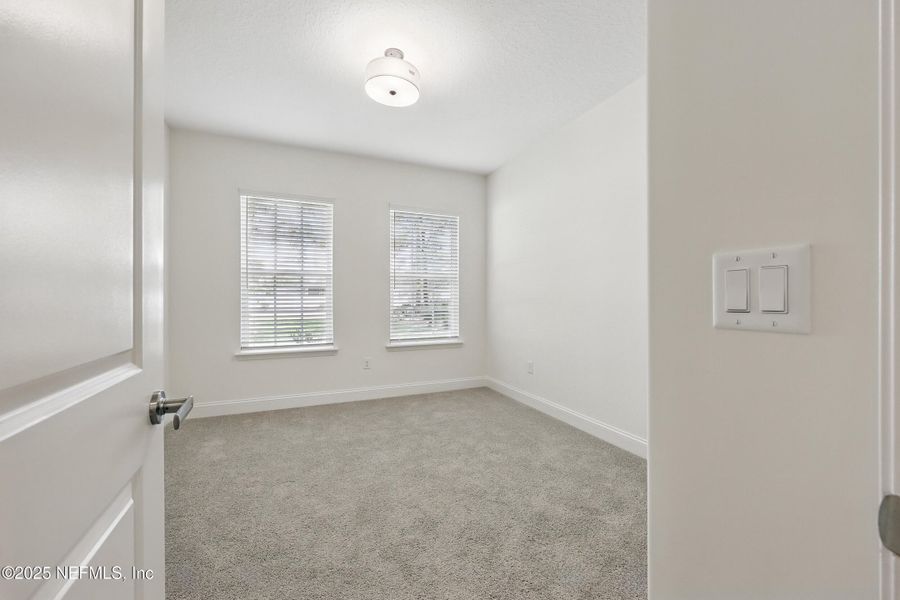 Spacious, unfurnished interior of a new home in Goose Creek Estates, Green Cove Springs (Image 29).