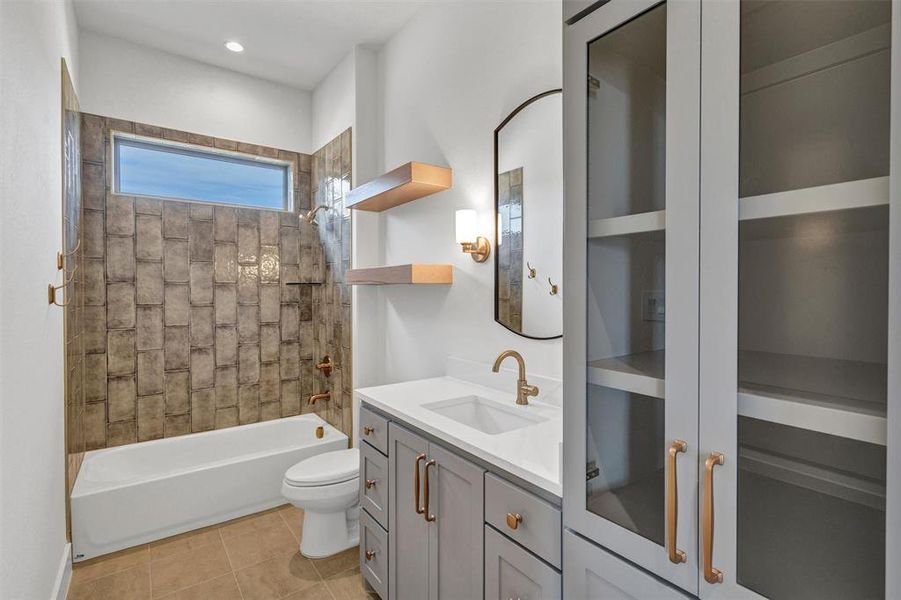 Furnished interior view inside a new home in , Granbury (Image 9).