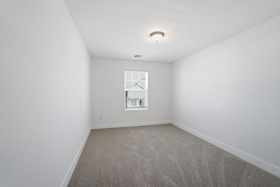 Spacious, unfurnished interior of a new home in Sunfield, Buda (Image 21).