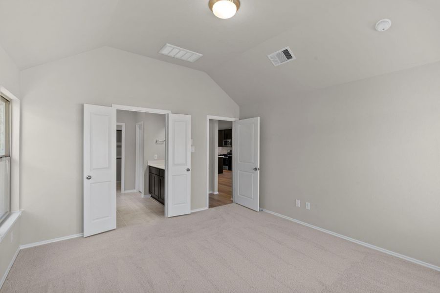 Spacious, unfurnished interior of a new home in Grand Central Park, Conroe (Image 20).