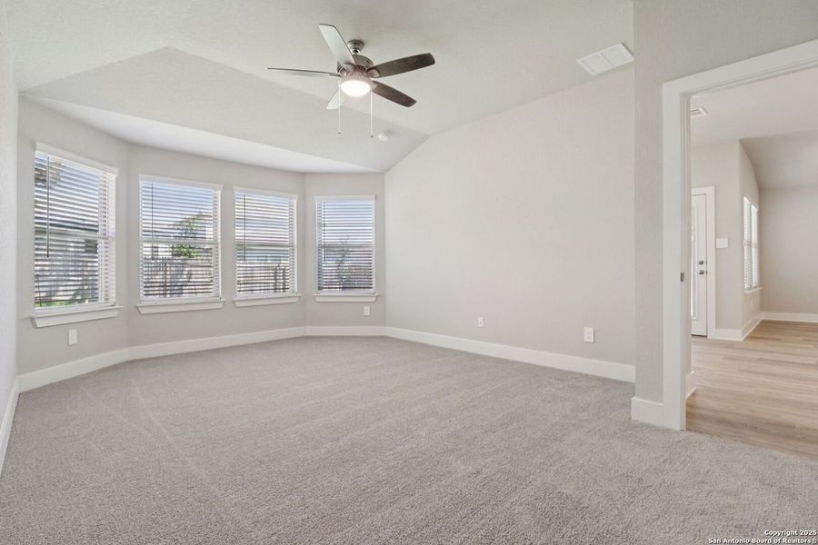 Spacious, unfurnished interior of a new home in Scenic Crest - Premier Series, Boerne (Image 16).