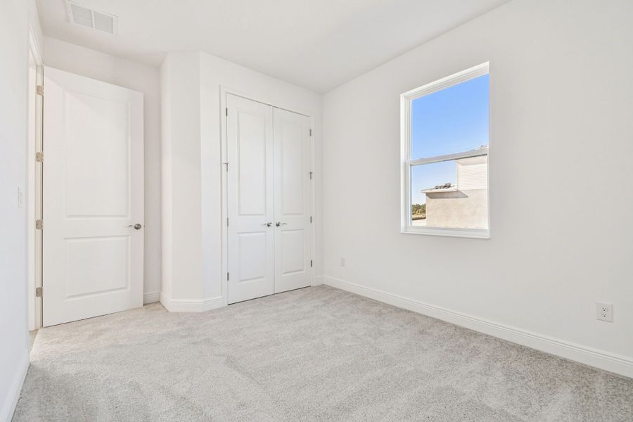 Representative unfurnished interior of a home built from the 50 ' - Saratoga by William Ryan Homes in Tamarack at Two Rivers, Zephyrhills (Image 53).