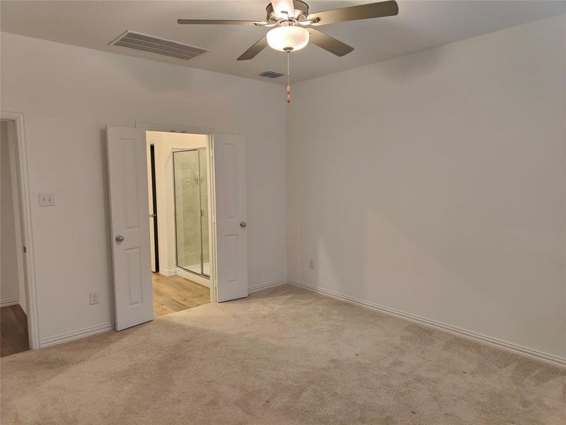 Spacious, unfurnished interior of a new home in Preserve at Honey Creek, McKinney (Image 13).