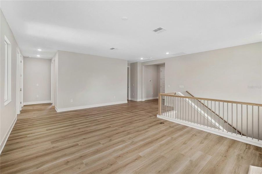 Spacious, unfurnished interior of a new home in , Tampa (Image 24).