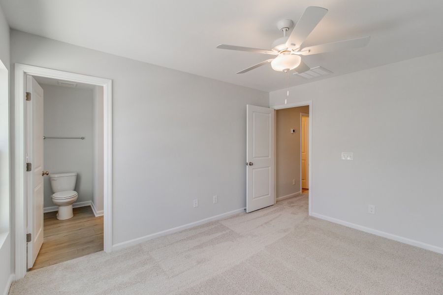 Spacious, unfurnished interior of a new home in Astoria, Columbia (Image 21).