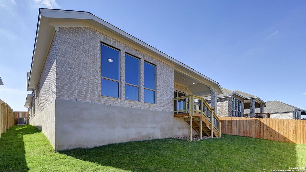 Exterior details and patio area of a home in Ladera 50', San Antonio (Image 32).