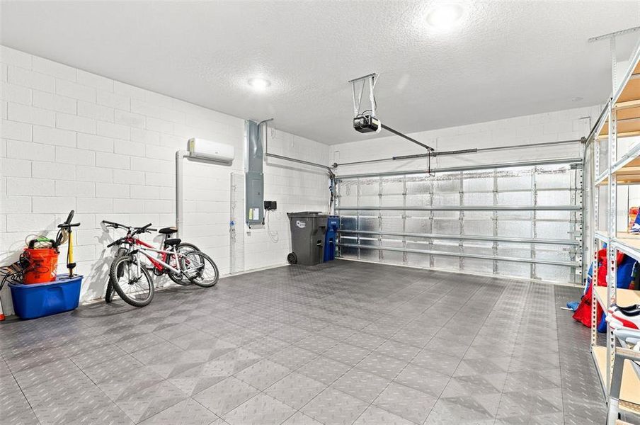 Spacious, unfurnished interior of a new home in Esplanade at Azario Lakewood Ranch, Bradenton (Image 20). Spacious, unfurnished interior of a new home in Esplanade at Azario Lakewood Ranch, Bradenton (Image 20).