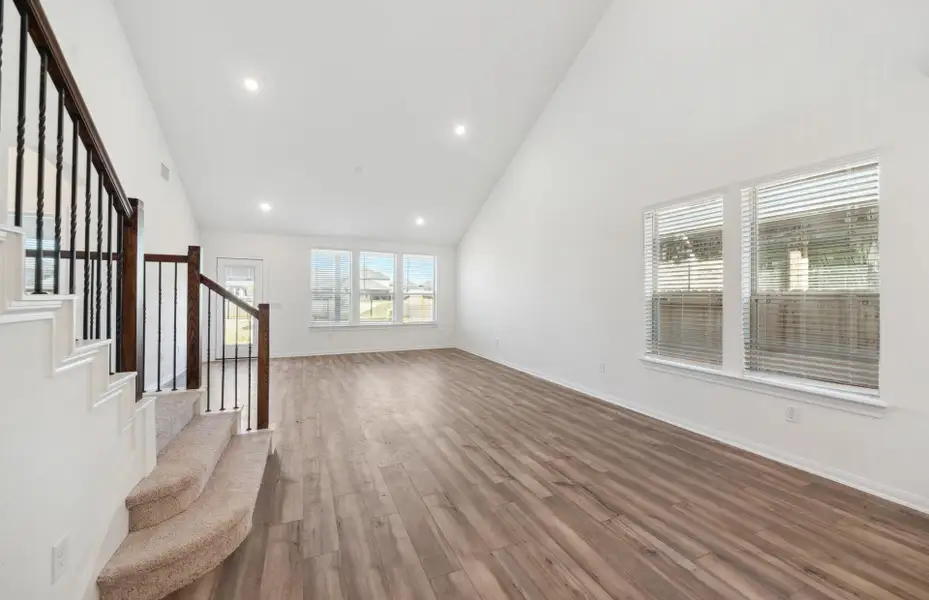 STOCK PHOTO-COLORS & FEATURES MAY VARY