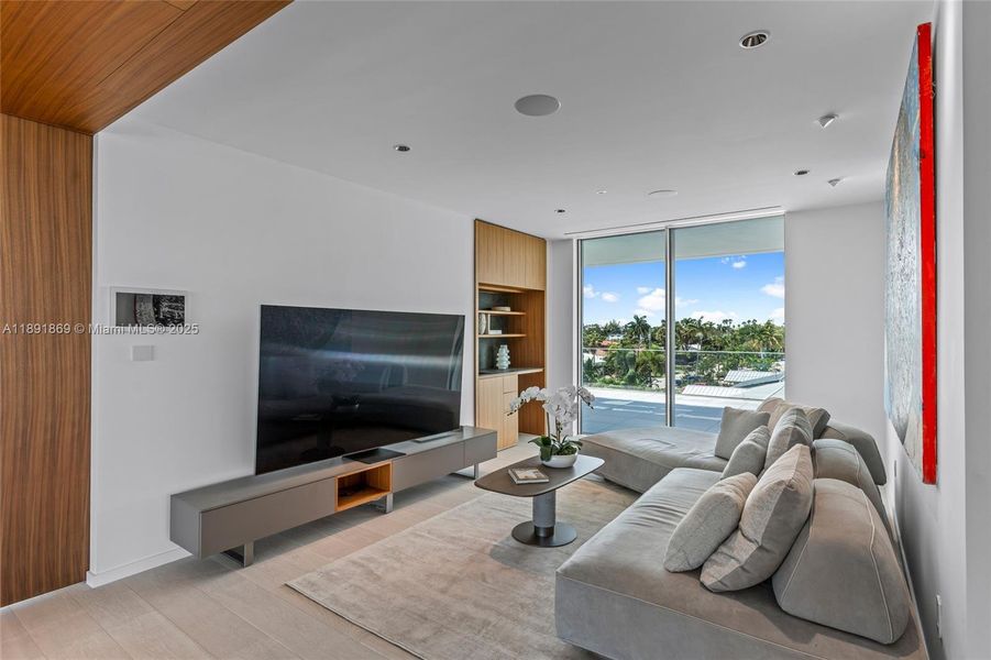 Image 71 of a home in .