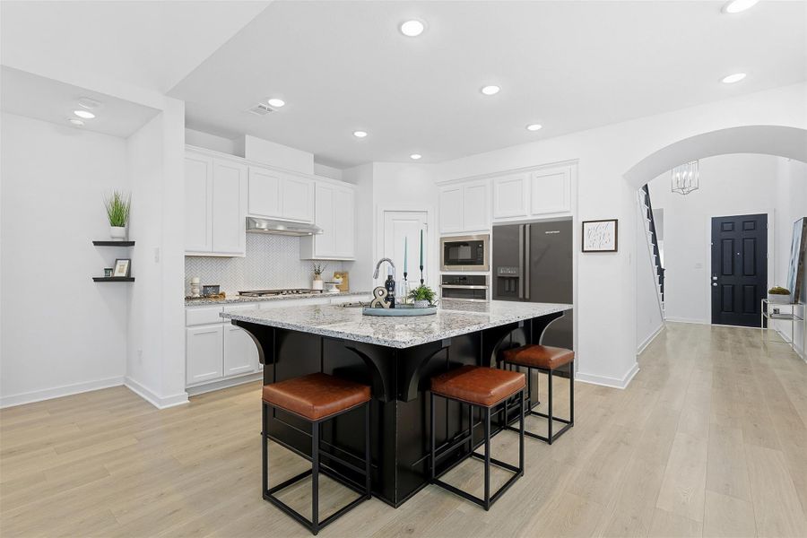 Flow through this floorplan with ease (fridge virtually staged for illustration) Flow through this floorplan with ease (fridge virtually staged for illustration)