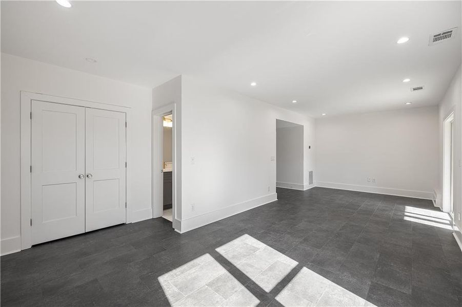 Spacious, unfurnished interior of a new home in , Smyrna (Image 31).