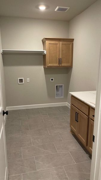 Spacious, unfurnished interior of a new home in Wellborn Settlement, College Station (Image 6).