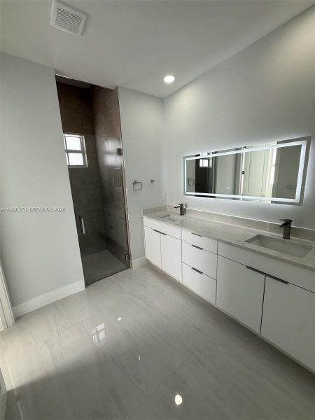 Image 7 of a home in .