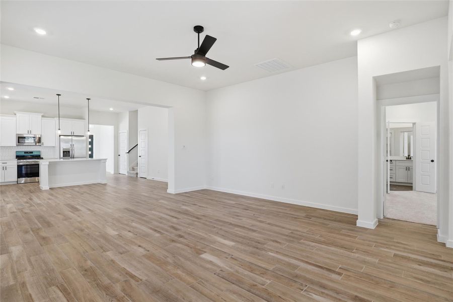 Spacious, unfurnished interior of a new home in Foxtail Palms, Manvel (Image 17).