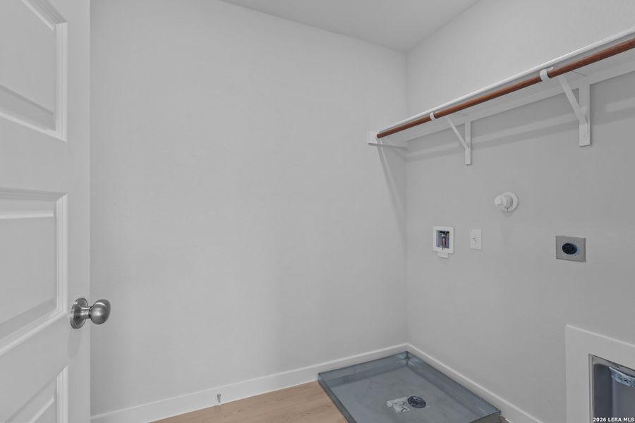 Spacious, unfurnished interior of a new home in Millican Grove, San Antonio (Image 13).