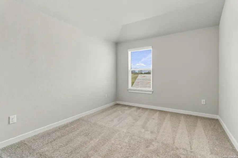 Spacious, unfurnished interior of a new home in Hunters Ranch, San Antonio (Image 16).