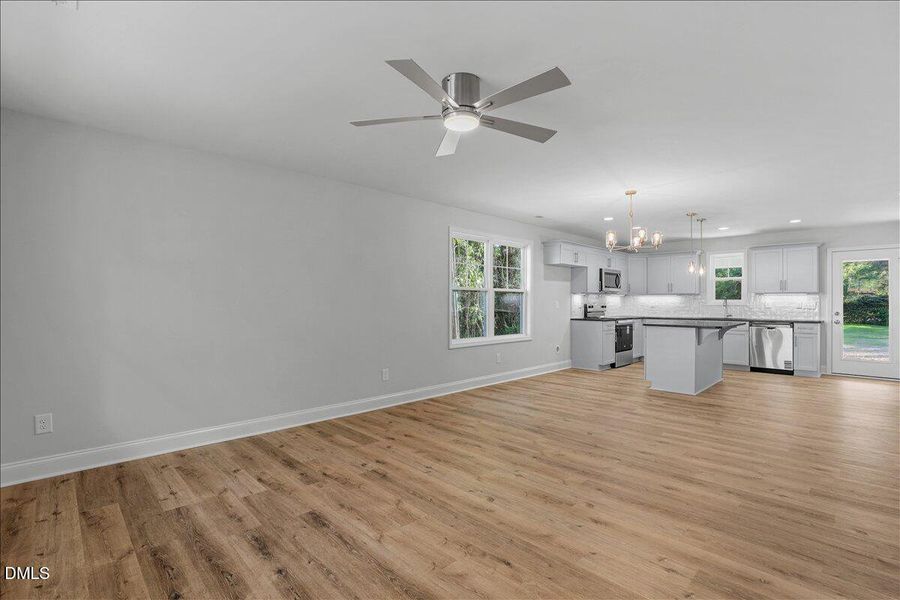 11-303 N West St-11