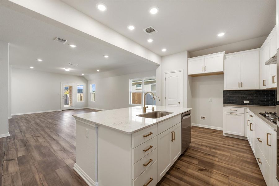 Photos are representative images and renderings for illustrative purposes only. Actual structural options and design images of the home may vary. Photos are representative images and renderings for illustrative purposes only. Actual structural options and design images of the home may vary.