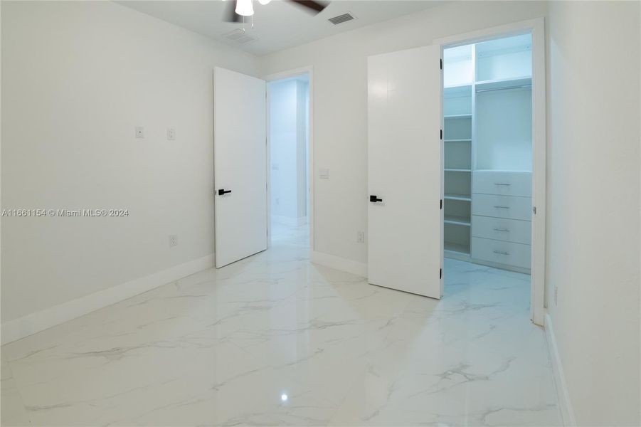 Spacious, unfurnished interior of a new home in , Cape Coral (Image 33).