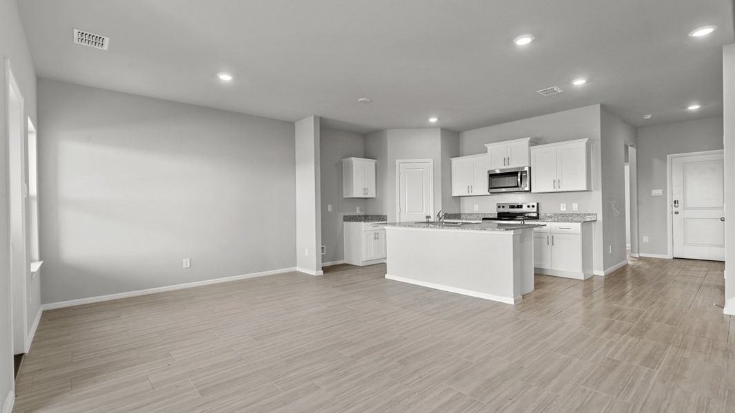 Image 37 representing the Midland by D.R. Horton in The Hills at Reunion, Newark, TX. Image 37 representing the Midland by D.R. Horton in The Hills at Reunion, Newark, TX.