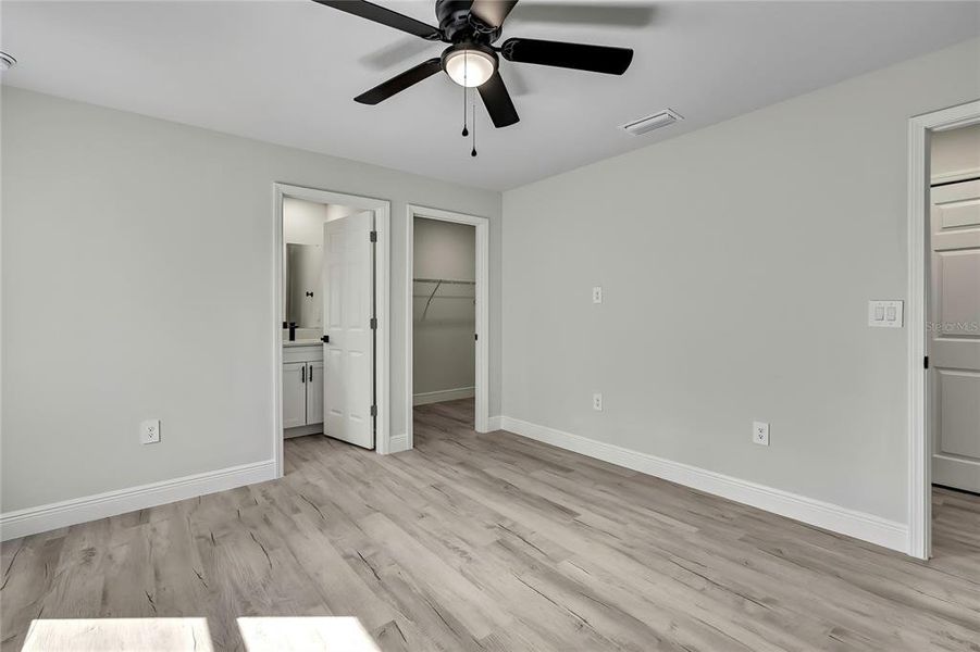 Spacious, unfurnished interior of a new home in , Citrus Springs (Image 11).