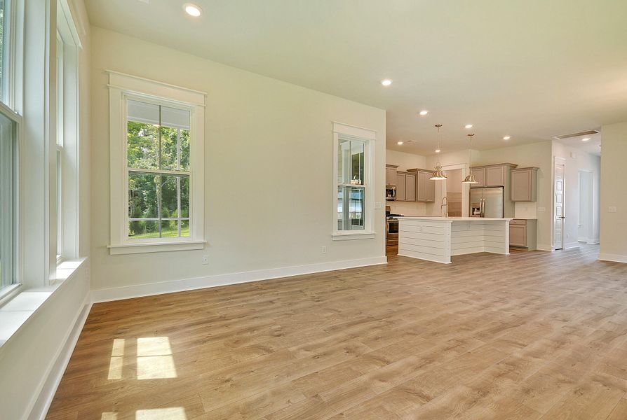 Spacious, unfurnished interior of a new home in , Summerville (Image 13).