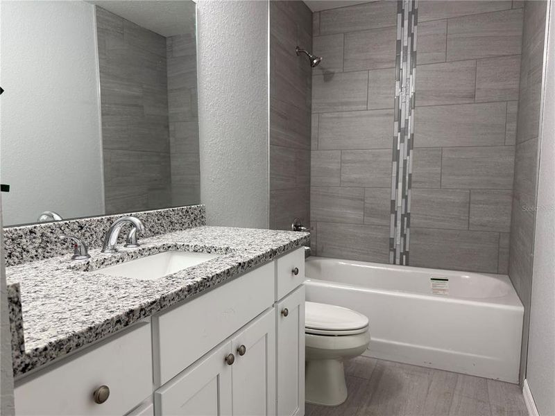 Furnished interior view inside a new home in , Ocklawaha (Image 5).