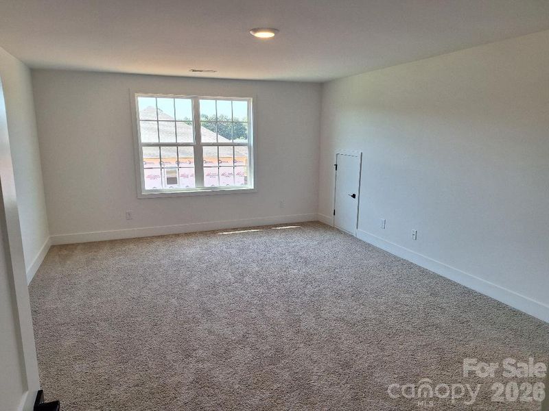 Spacious, unfurnished interior of a new home in Cardiff Glyn, Catawba (Image 31).