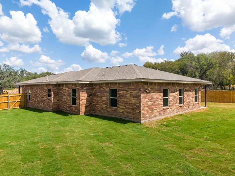 Exterior details and patio area of a home in , Lampasas (Image 2).