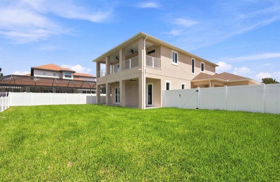 Exterior details and patio area of a home in , Tampa (Image 36).
