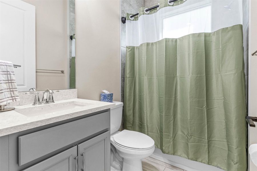 1ST FLOOR FULL BATHROOM