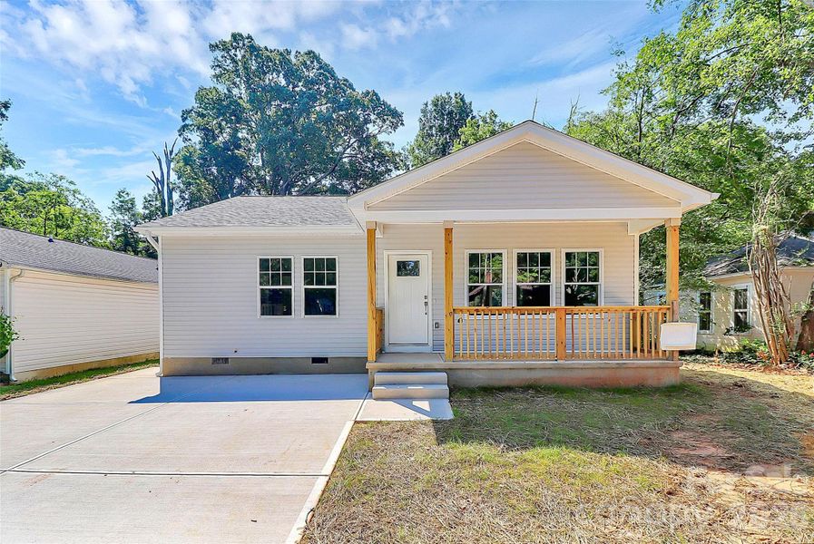 Front exterior of a new home in , Rock Hill, SC, highlighting curb appeal (Image 2). Front exterior of a new home in , Rock Hill, SC, highlighting curb appeal (Image 2).
