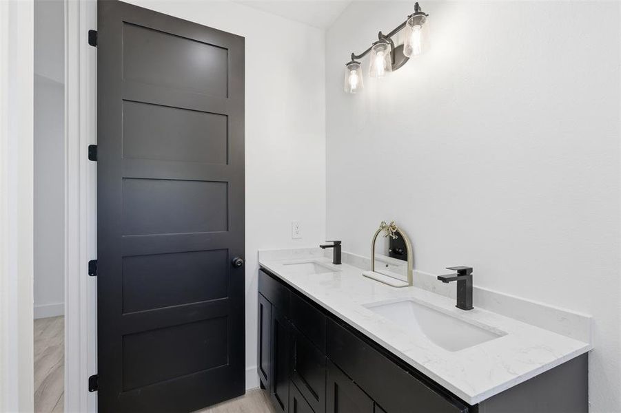 Furnished interior view inside a new home in , Ovilla (Image 20).