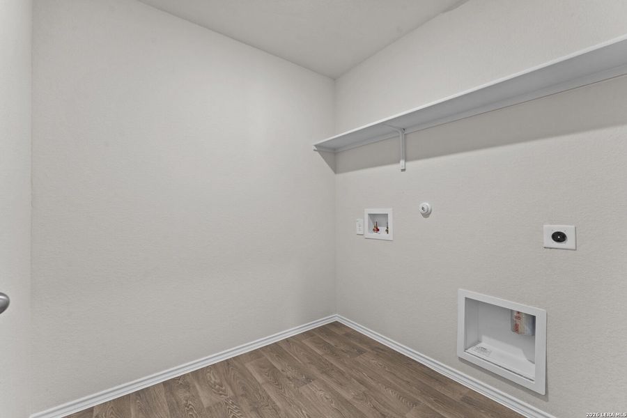 Spacious, unfurnished interior of a new home in Navarro Fields, Seguin (Image 8).