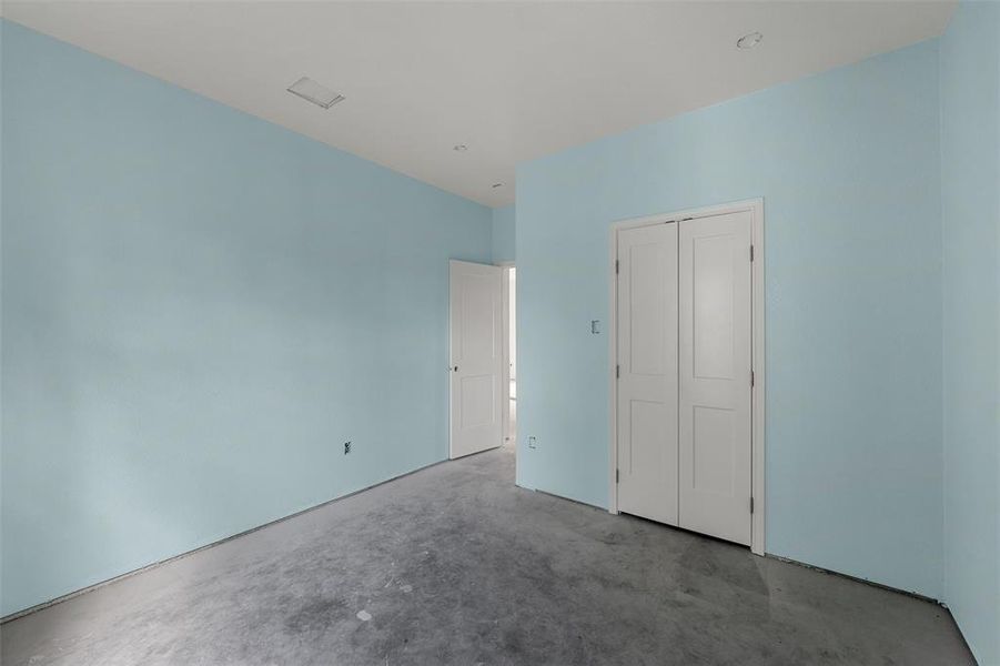 Spacious, unfurnished interior of a new home in , Bellmead (Image 4).