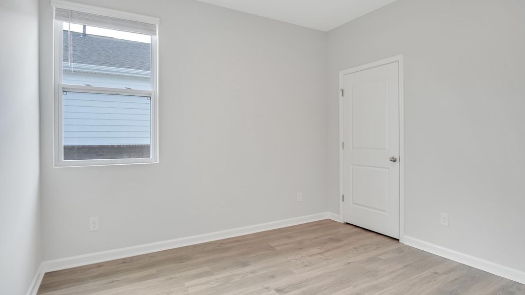 Spacious, unfurnished interior of a new home in River Landing, Murfreesboro (Image 23).