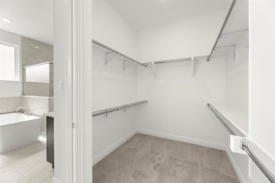26. 2027 Clairmount - Closet 26. 2027 Clairmount - Closet