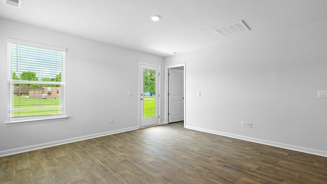 Spacious, unfurnished interior of a new home in Evergreen, Holly Hill (Image 27).