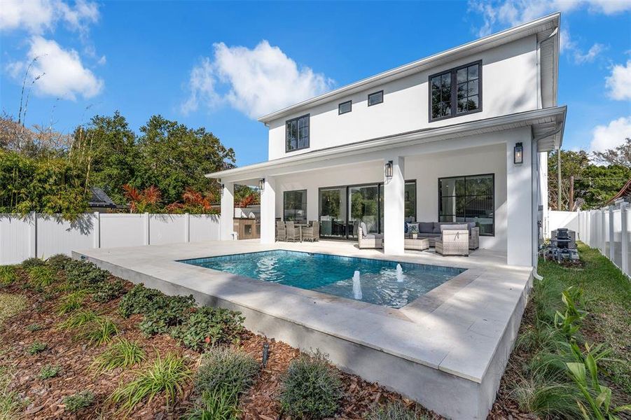 Exterior details and patio area of a home in College Park, Orlando (Image 29).