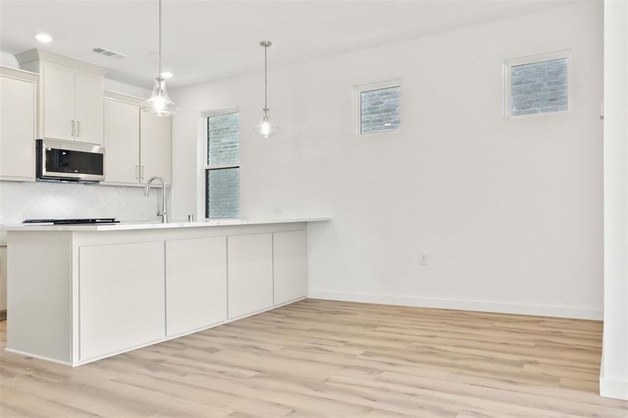 010-20241030-1427AzaleaDrive-Melissa-TX-75454-EatInKitchen.jpg-SMALL 010-20241030-1427AzaleaDrive-Melissa-TX-75454-EatInKitchen.jpg-SMALL