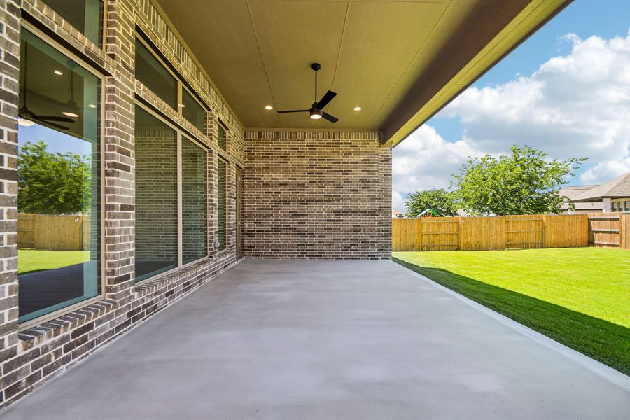 Exterior details and patio area of a home in 6 Creeks, Kyle (Image 3).